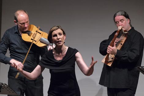 Ansambl Dialogos (Katarina Livljanić, glas i umjetničko vodstvo; Albrecht Maurer, viela i rebek; Norbert Rodenkirchen, poprečna flauta i harfa), foto: © Vedran Penga