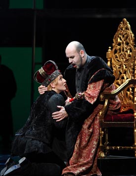 Hanna Larissa Naujoks (Fjodor), Luciano Batinić (Boris Godunov); Pfalztheater Kaiserslautern: Modest Petrovič Musorgski, Boris Godunov, dir. Til Hass, red. K. J. Schildknecht
