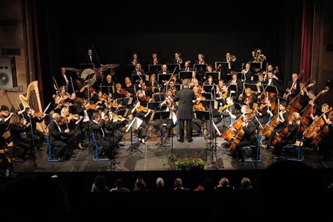 Simfonijski orkestar Hrvatske radiotelevizije i dirigent Alaksandar Kalajdžić, foto: glazba.hrt.hr